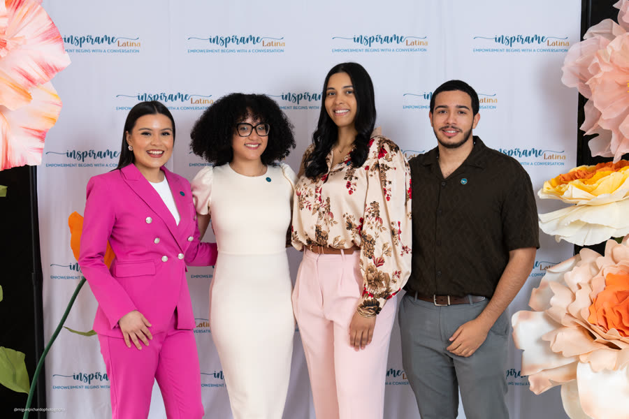 Latina leaders connecting at the 2026 Summit