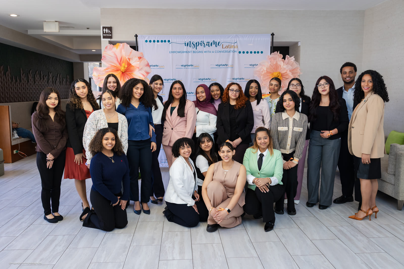 The full community of women, students and emerging leaders at the 2026 Inspírame Latina Summit