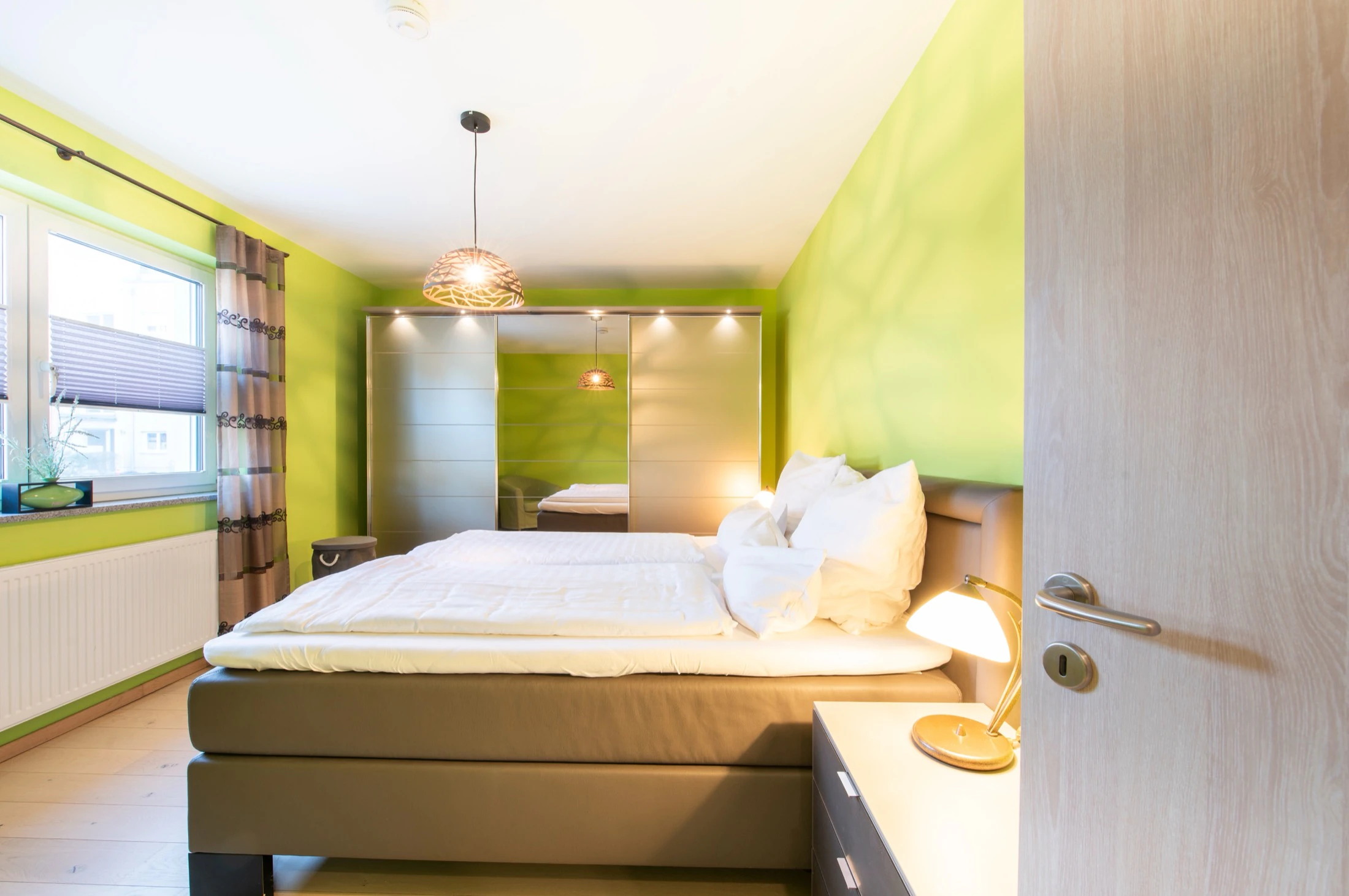 Schlafzimmer – Hauptschlafzimmer mit Doppelbett