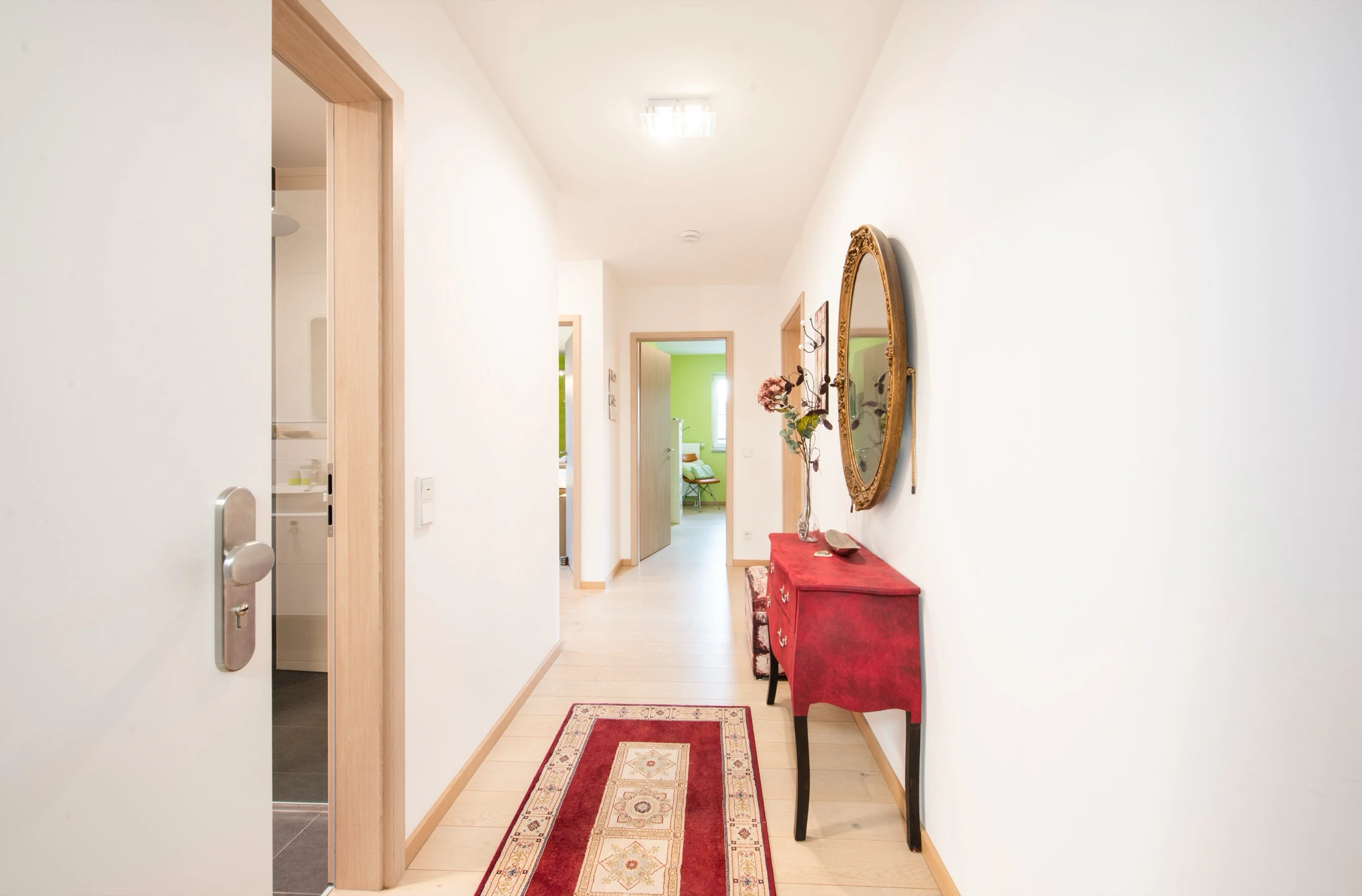 Zugang & Umgebung – Wohnungsflur mit Garderobe
