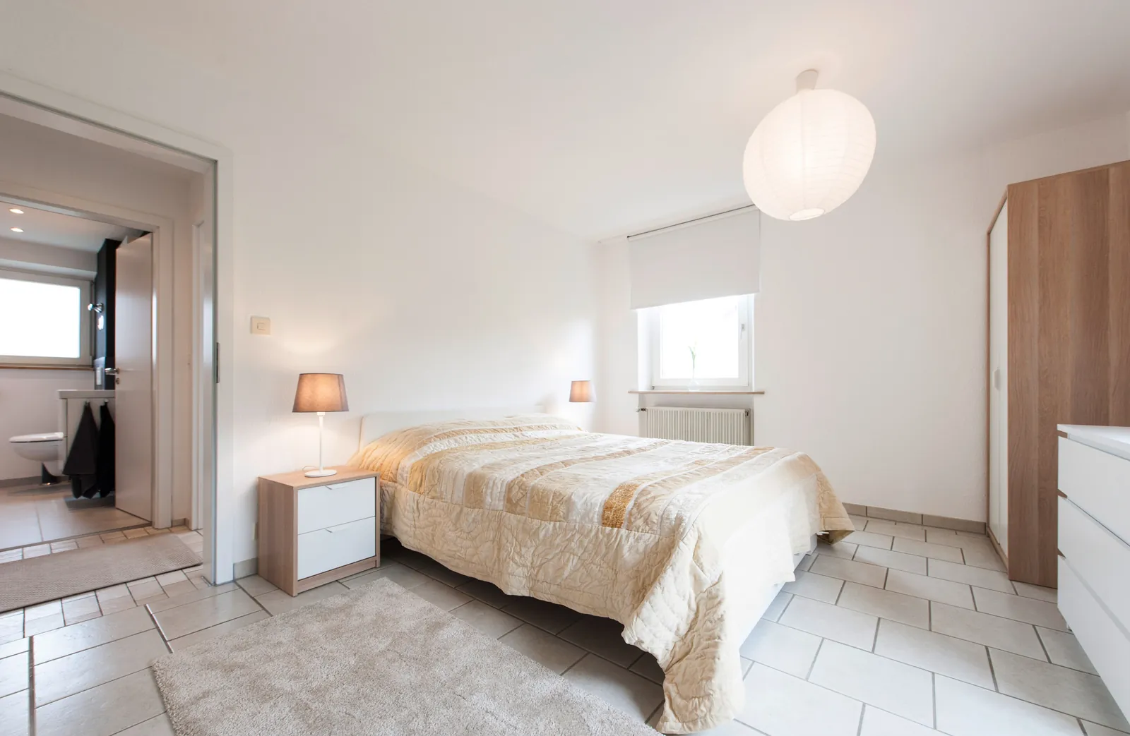 Schlafzimmer 1 mit Doppelbett 160 x 200 cm