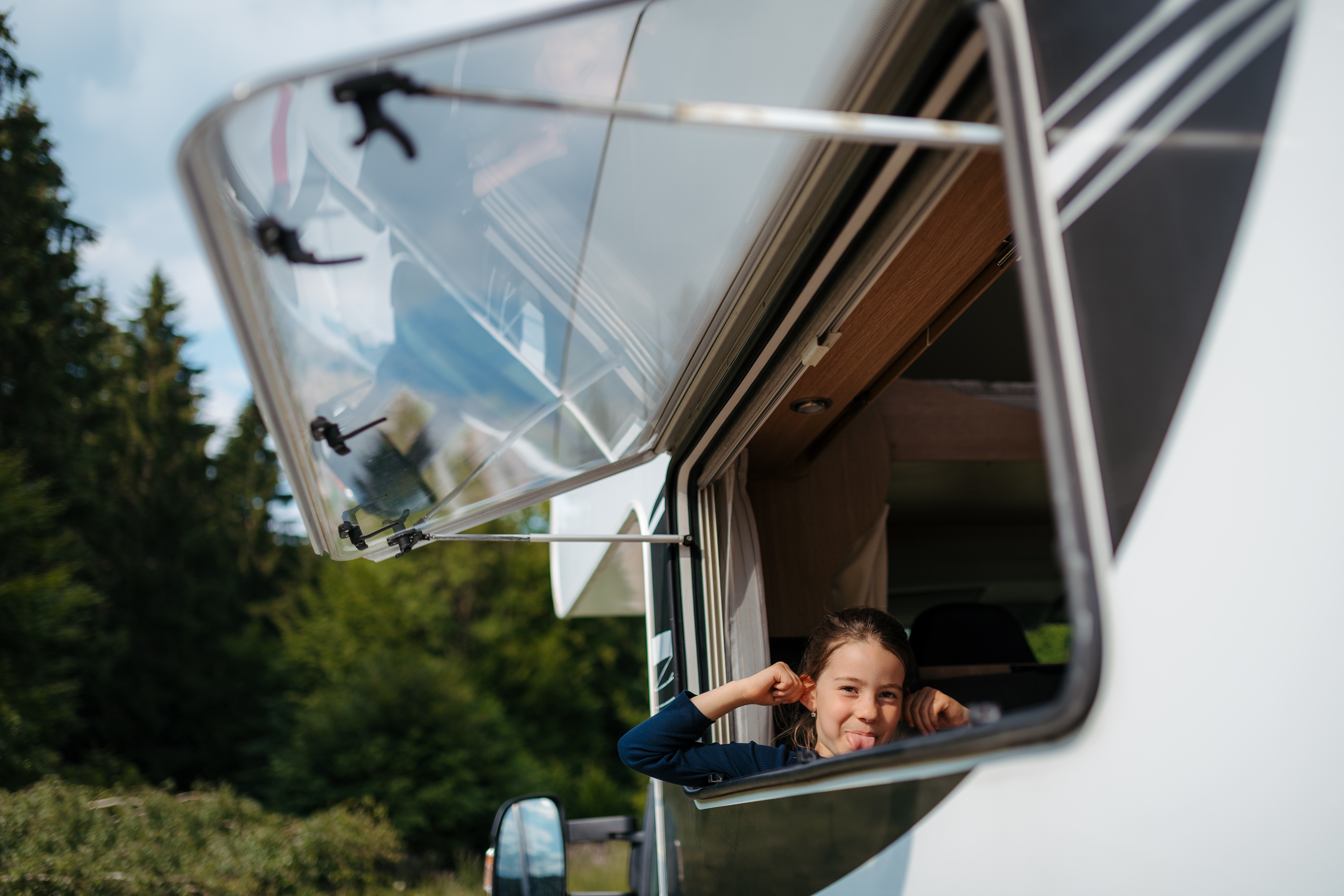 Fifth wheel RV inventory lined up at a dealership