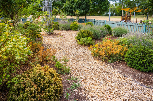 How to Create a Beautiful Yard Without Breaking a Sweat How to Create a Beautiful Yard Without Breaking a Sweat