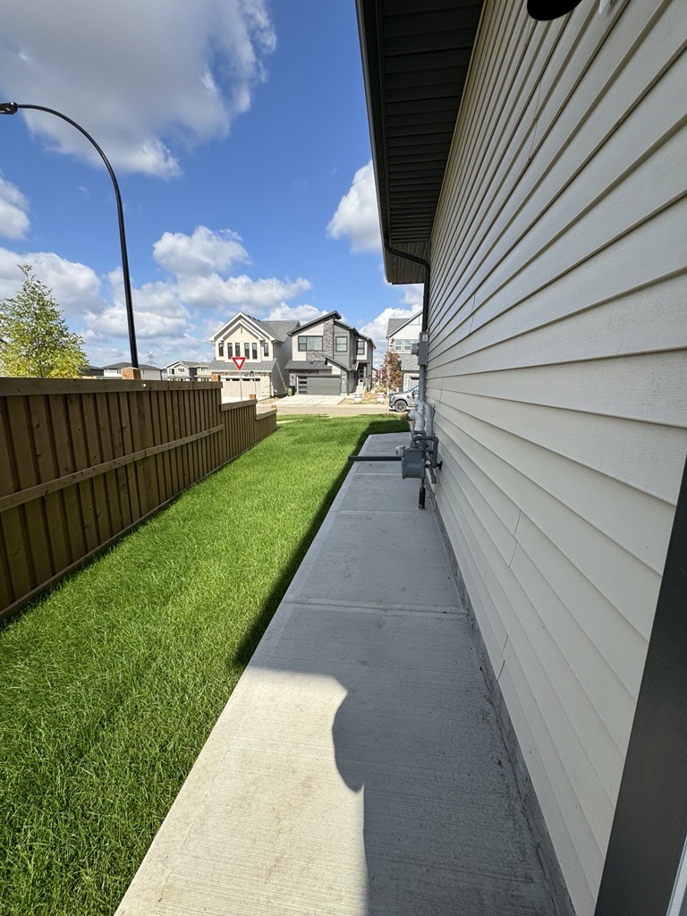The Lower Suite at 2131 5 Avenue SW, Alces, Edmonton, AB in the Alces community photo 4