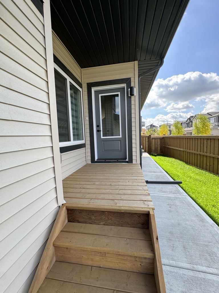 The Lower Suite at 2131 5 Avenue SW, Alces, Edmonton, AB in the Alces community photo 2