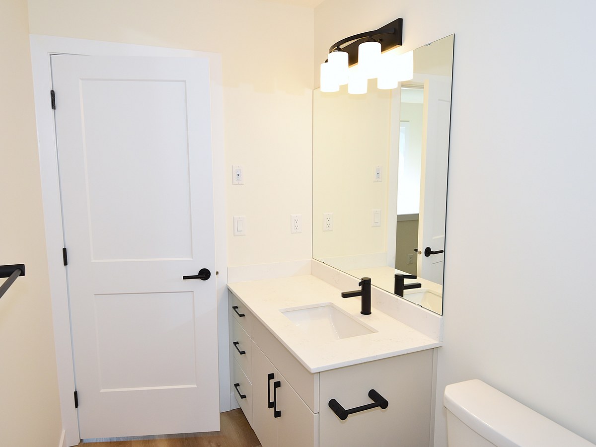 The Whole Home at 2131 5 Avenue SW, Alces, Edmonton, AB in the Alces community photo 35