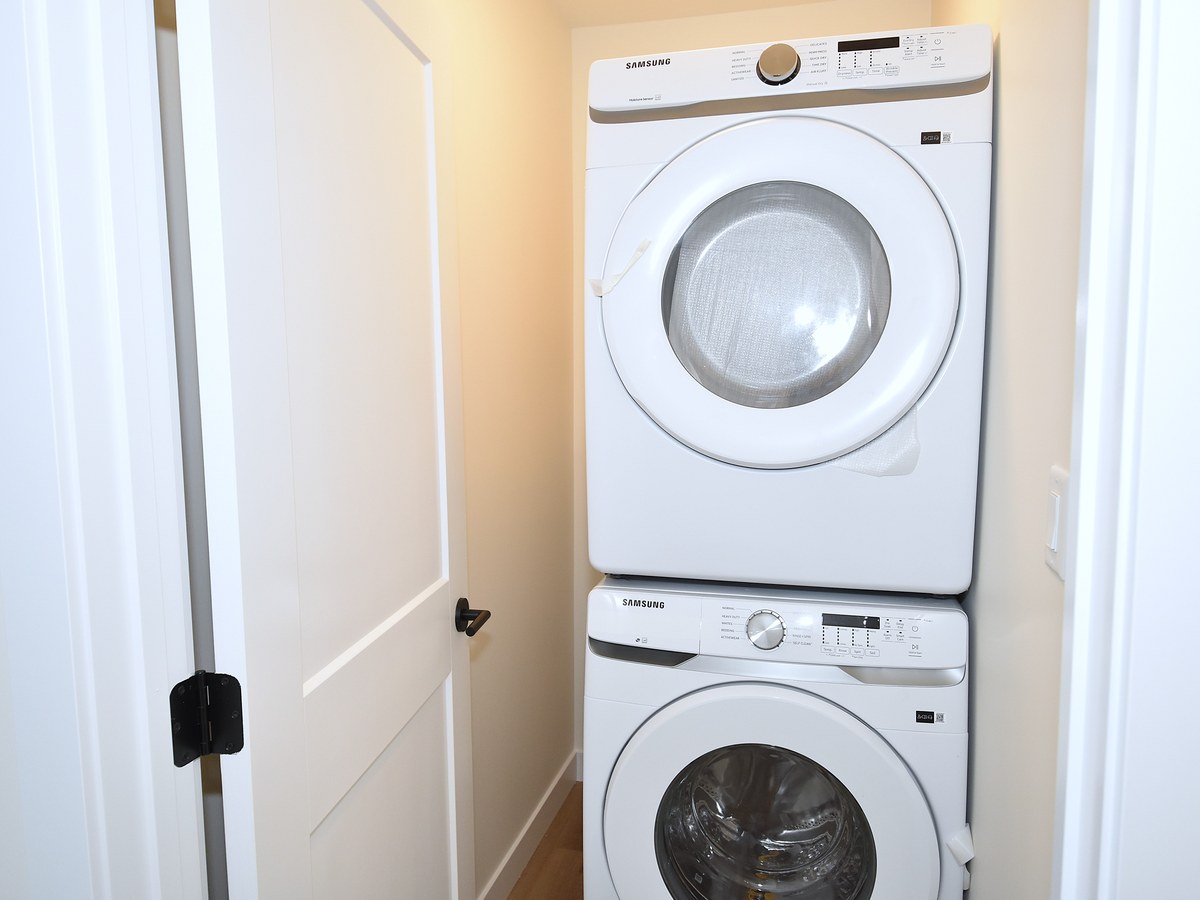 The Whole Home at 2131 5 Avenue SW, Alces, Edmonton, AB in the Alces community photo 32