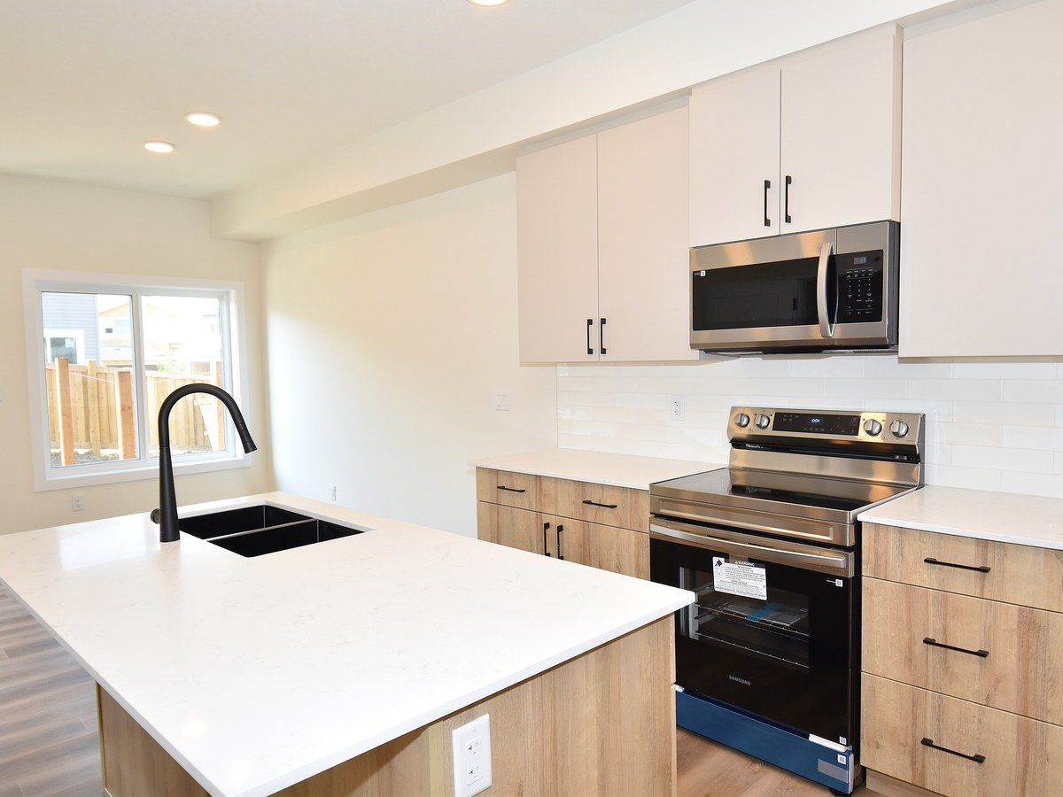The Whole Home at 2131 5 Avenue SW, Alces, Edmonton, AB in the Alces community photo 18