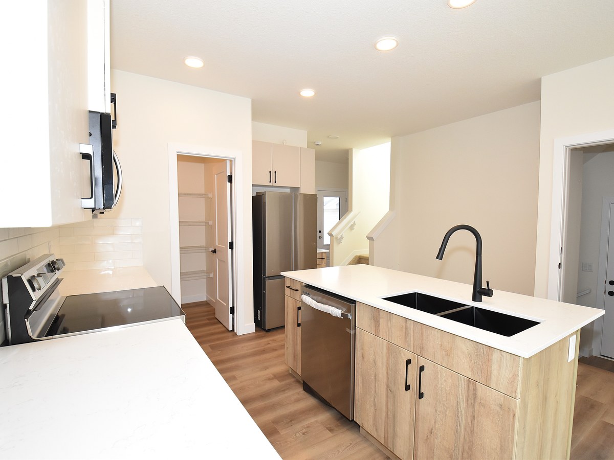 The Whole Home at 2131 5 Avenue SW, Alces, Edmonton, AB in the Alces community photo 15