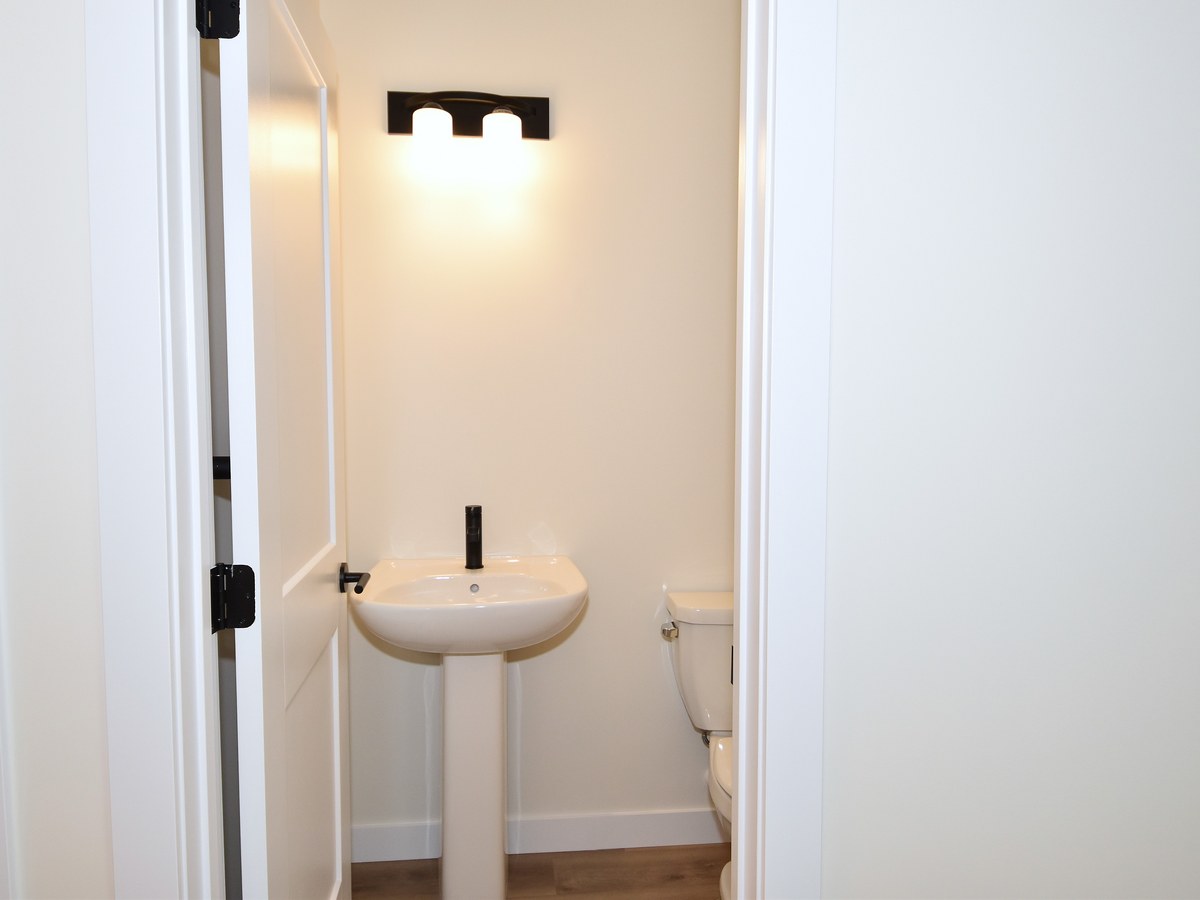 The Whole Home at 2131 5 Avenue SW, Alces, Edmonton, AB in the Alces community photo 12