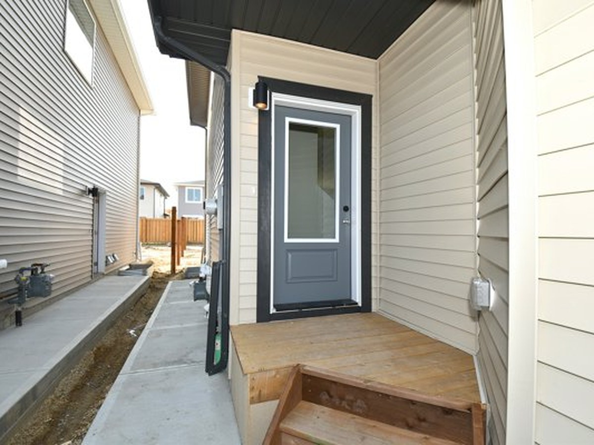 The Whole Home at 2131 5 Avenue SW, Alces, Edmonton, AB in the Alces community photo 6