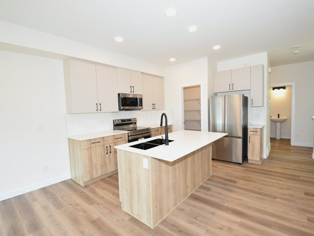 The Whole Home at 2131 5 Avenue SW, Alces, Edmonton, AB in the Alces community photo 7