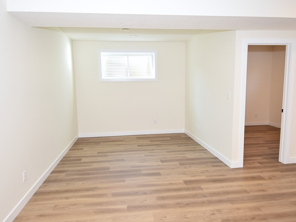 The Lower Suite at 2131 5 Avenue SW, Alces, Edmonton, AB in the Alces community photo 18