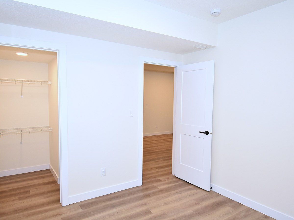 The Lower Suite at 2131 5 Avenue SW, Alces, Edmonton, AB in the Alces community photo 17