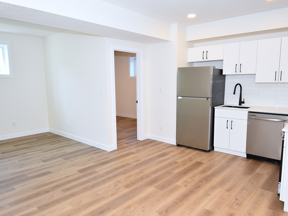 The Lower Suite at 2131 5 Avenue SW, Alces, Edmonton, AB in the Alces community photo 12