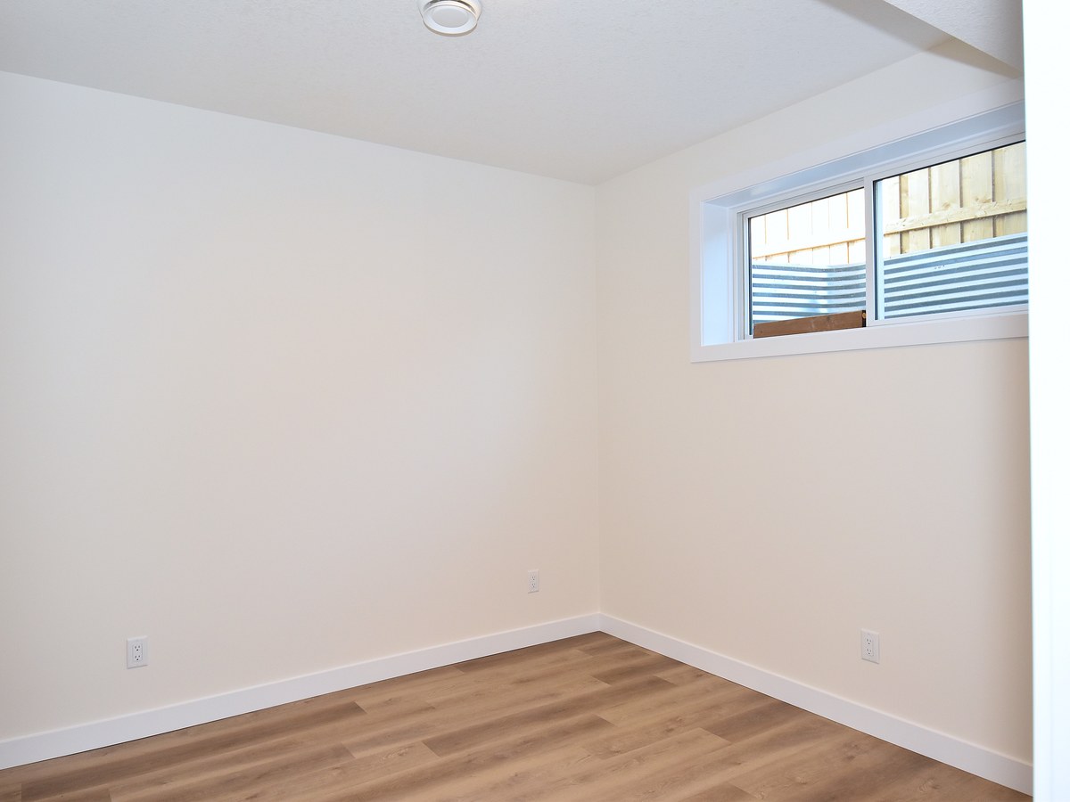 The Lower Suite at 2131 5 Avenue SW, Alces, Edmonton, AB in the Alces community photo 13