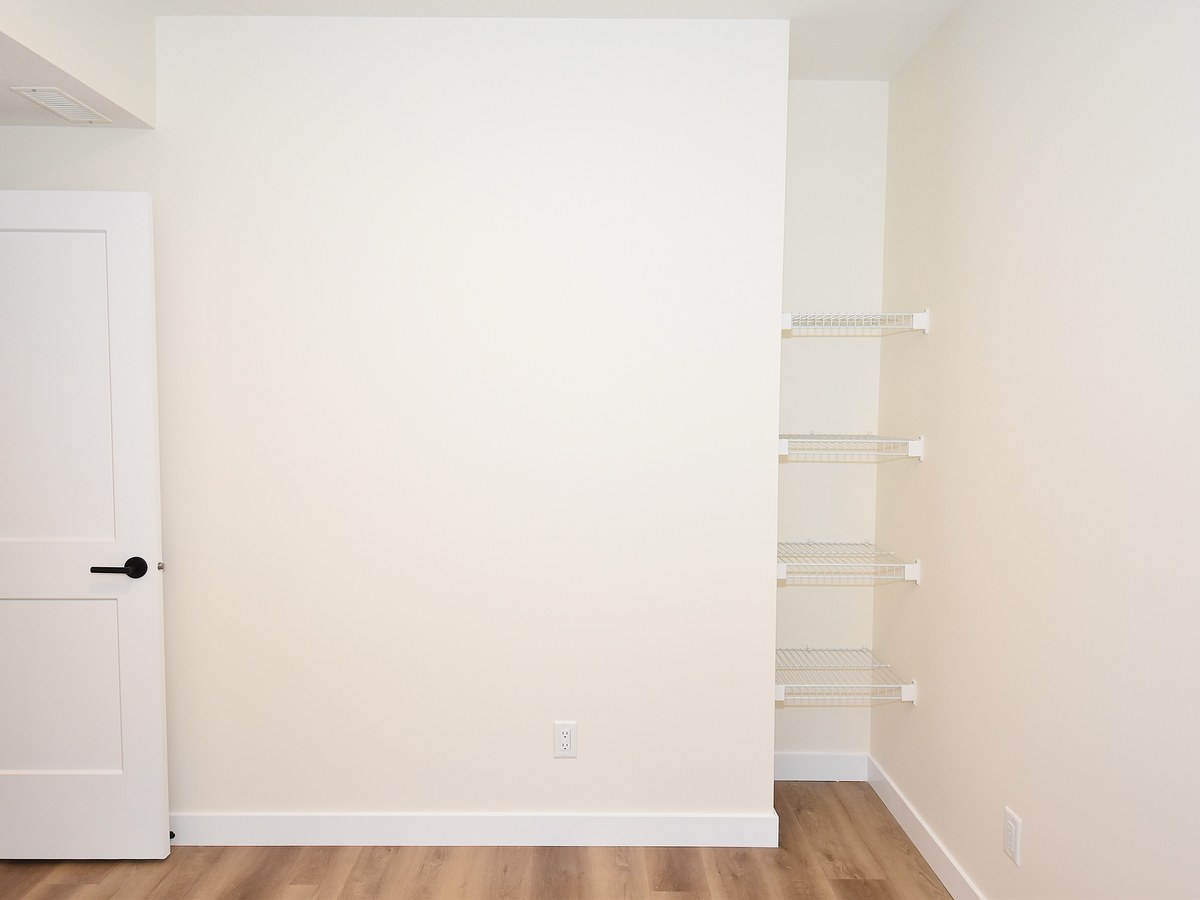 The Lower Suite at 2131 5 Avenue SW, Alces, Edmonton, AB in the Alces community photo 15