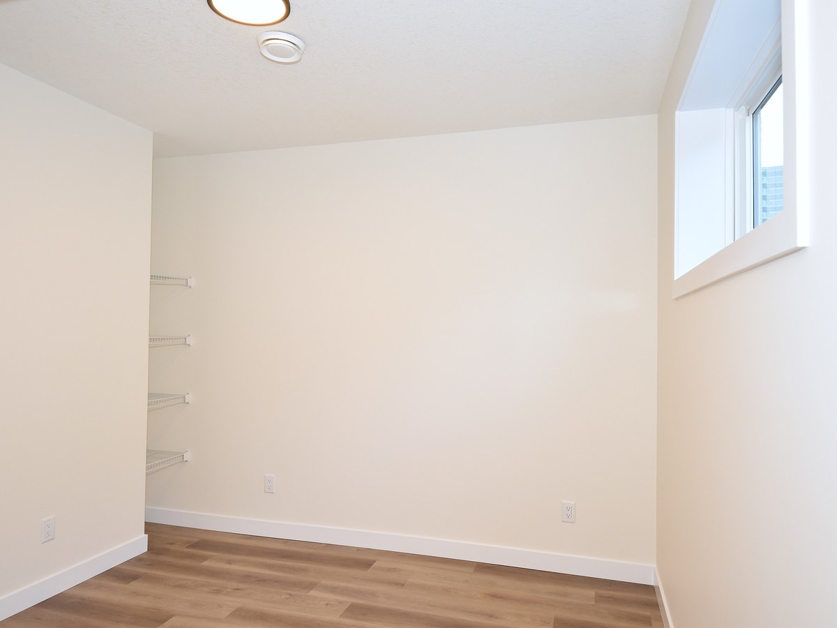 The Lower Suite at 2131 5 Avenue SW, Alces, Edmonton, AB in the Alces community photo 14
