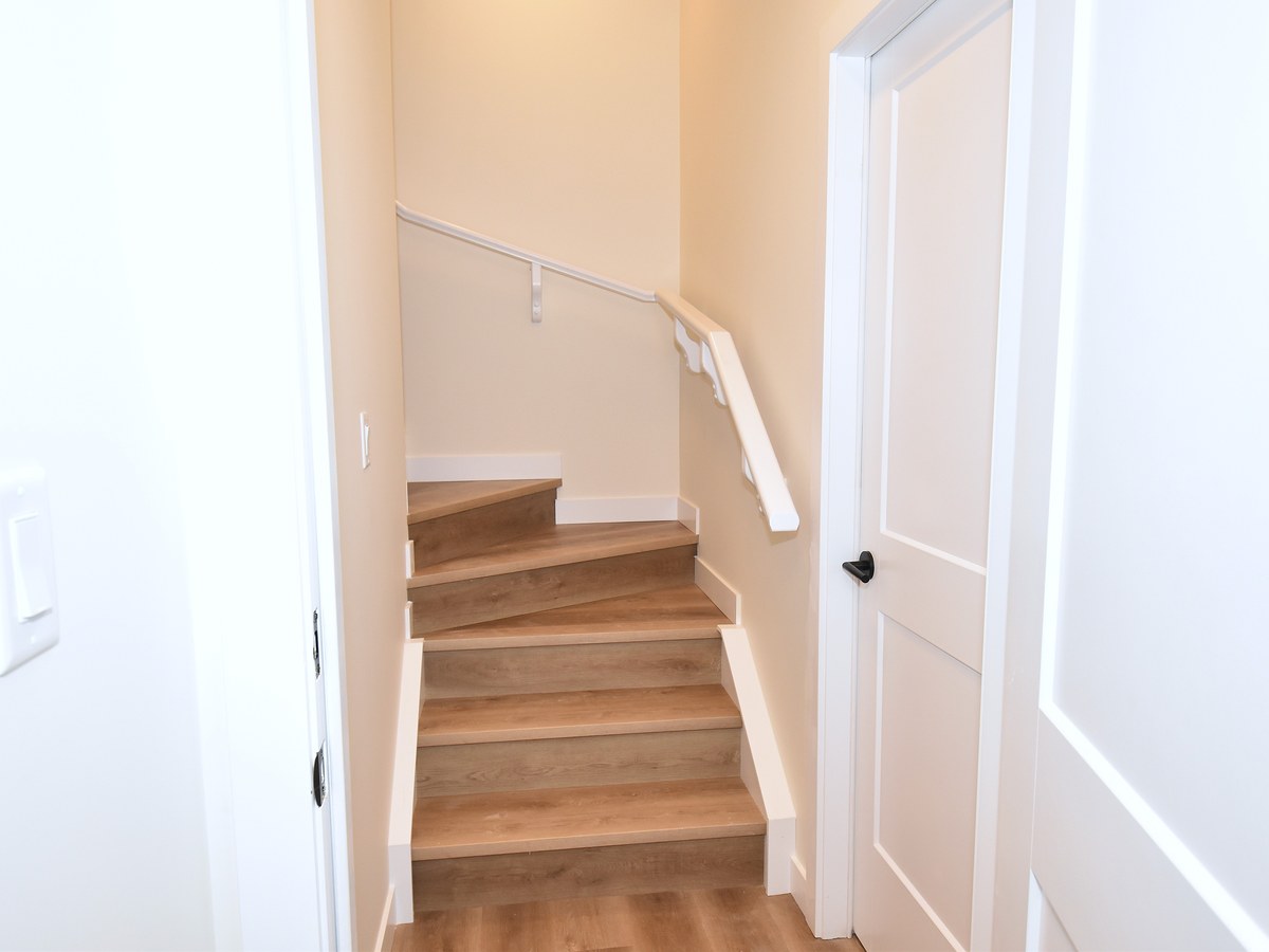 The Lower Suite at 2131 5 Avenue SW, Alces, Edmonton, AB in the Alces community photo 7