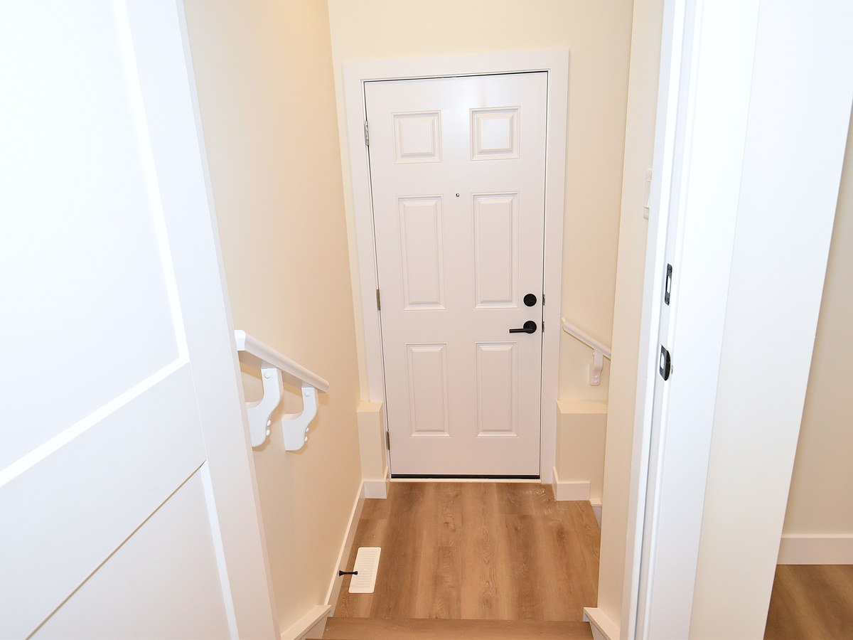 The Lower Suite at 2131 5 Avenue SW, Alces, Edmonton, AB in the Alces community photo 5