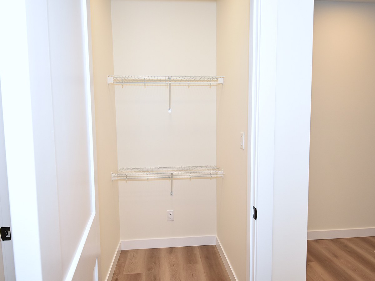 The Lower Suite at 2131 5 Avenue SW, Alces, Edmonton, AB in the Alces community photo 9