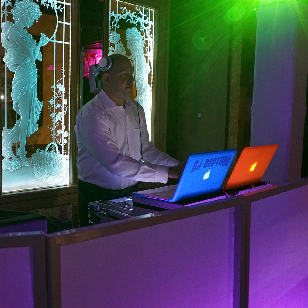 DJ Performance