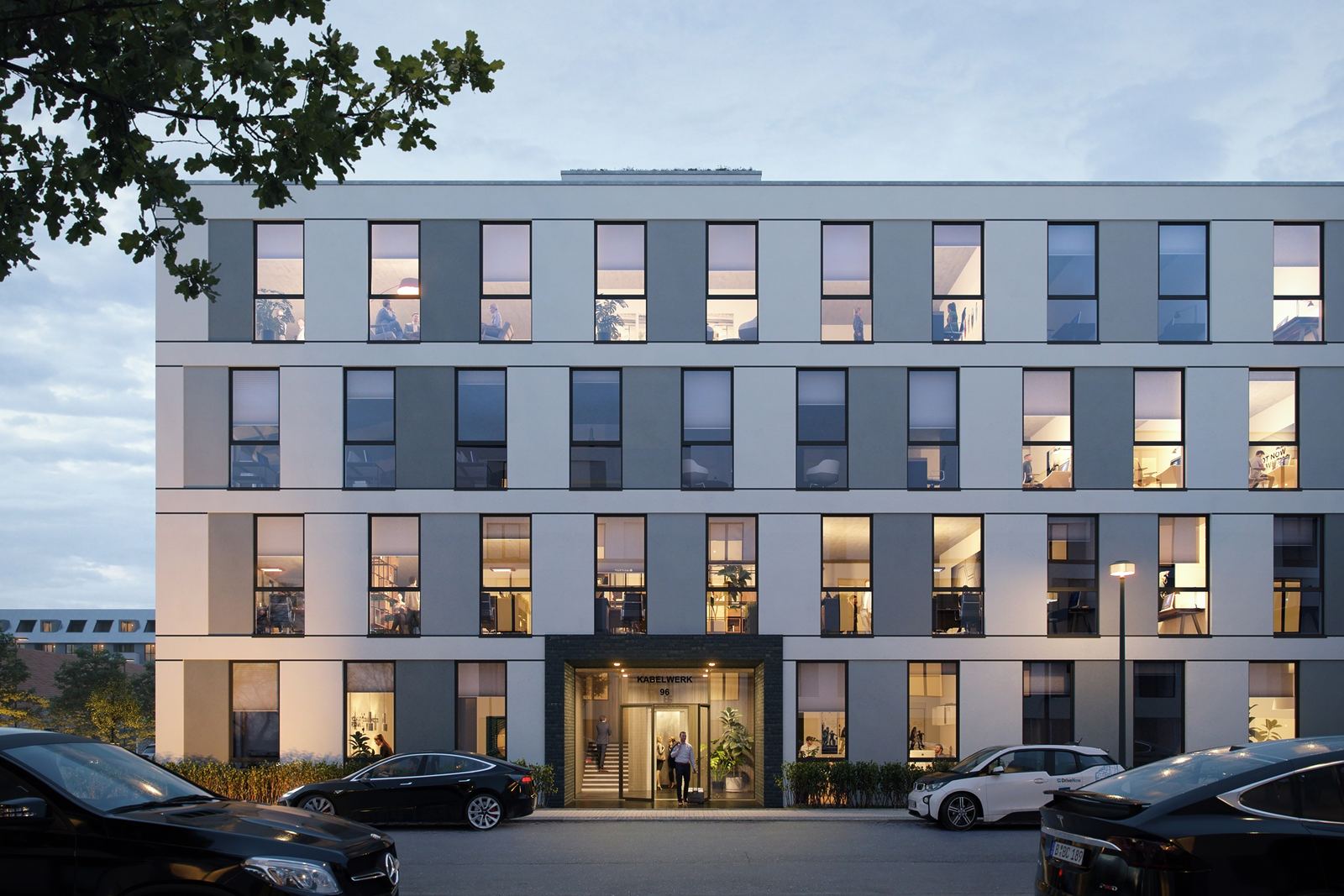 Kabelwerk Berlin – Haupteingang Otto-Franke-Straße 96 am Abend
