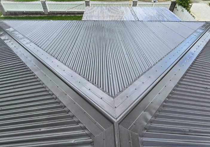 Waikato Roofing & Maintenance team working on longrun iron roofing in Hamilton