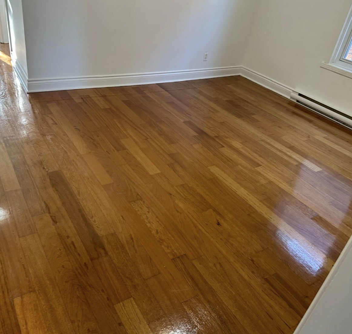 Teinture sur mesure d'un plancher de bois franc