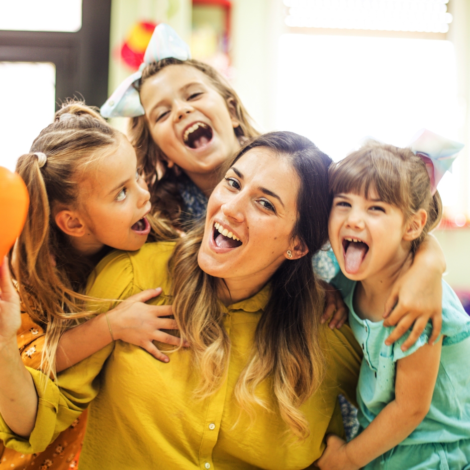 Camilla Thuy-Gudat bei einem Vortrag