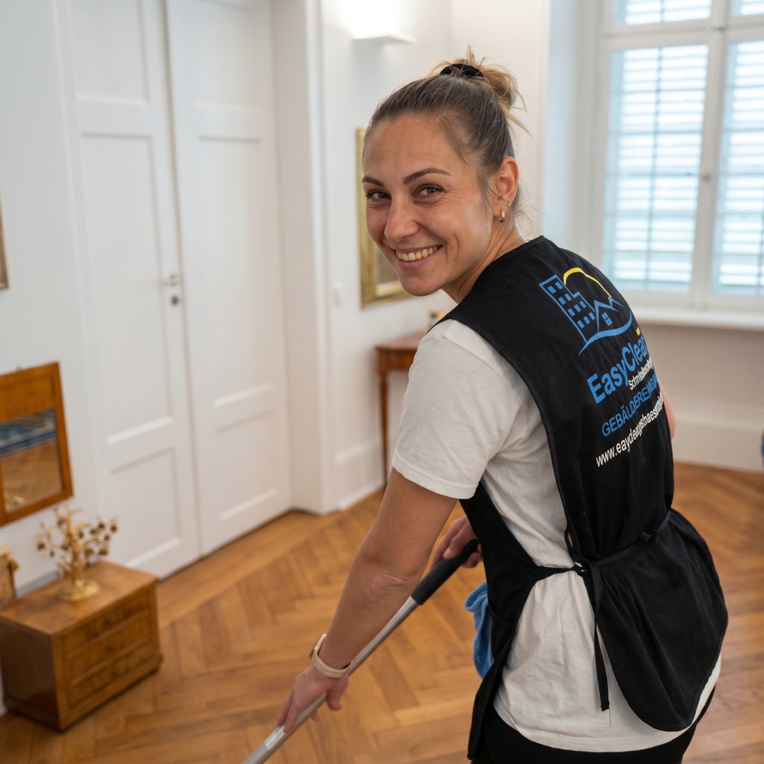 EasyClean GmbH Team bei der Arbeit — Gebäudereinigung Schwieberdingen