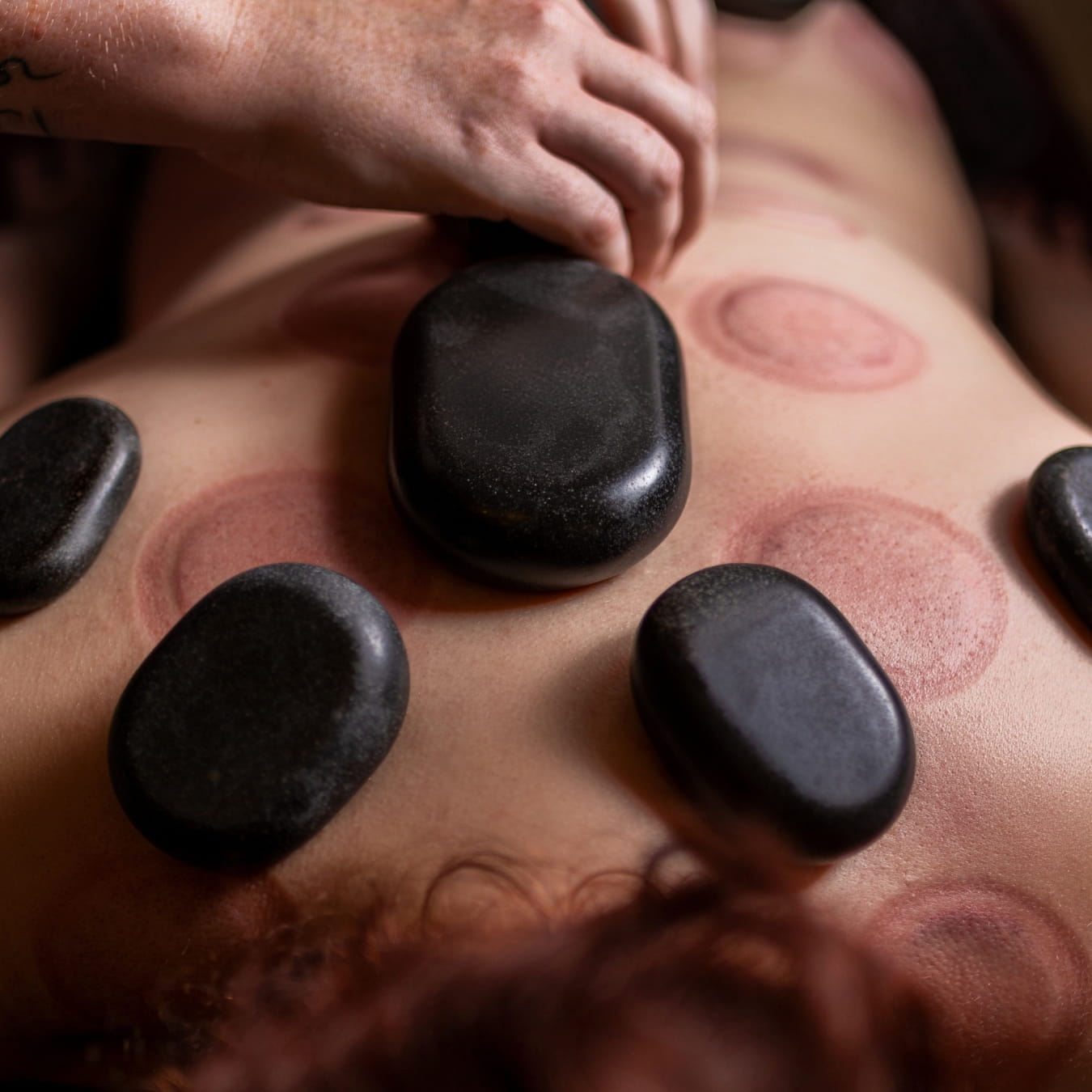 Hot Stone Massage durch Nathalie Kilian