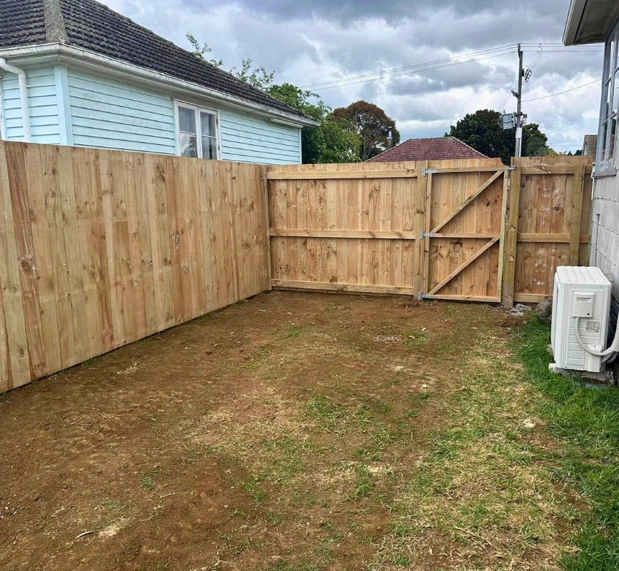 Nwly built fence completed by legacy construction northland