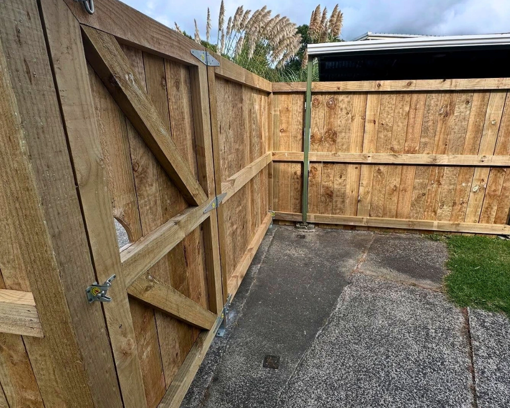 Timber boundary fence built in Kaitaia by Legacy Construction Northland