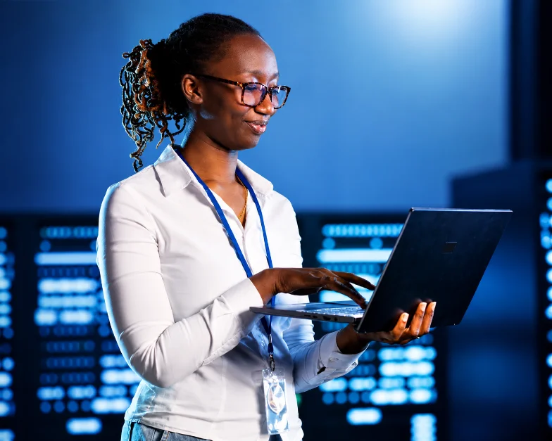 LAN Smith IT team member working calmly with a client