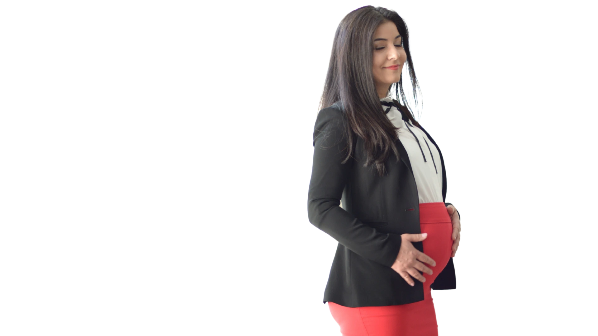 Sara smiling with baby bump