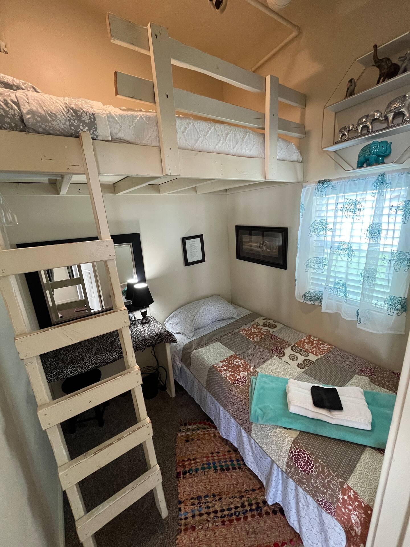 <h3><span style="color: var(--color-wiaxyjrh)">Shared Bunk</span></h3>