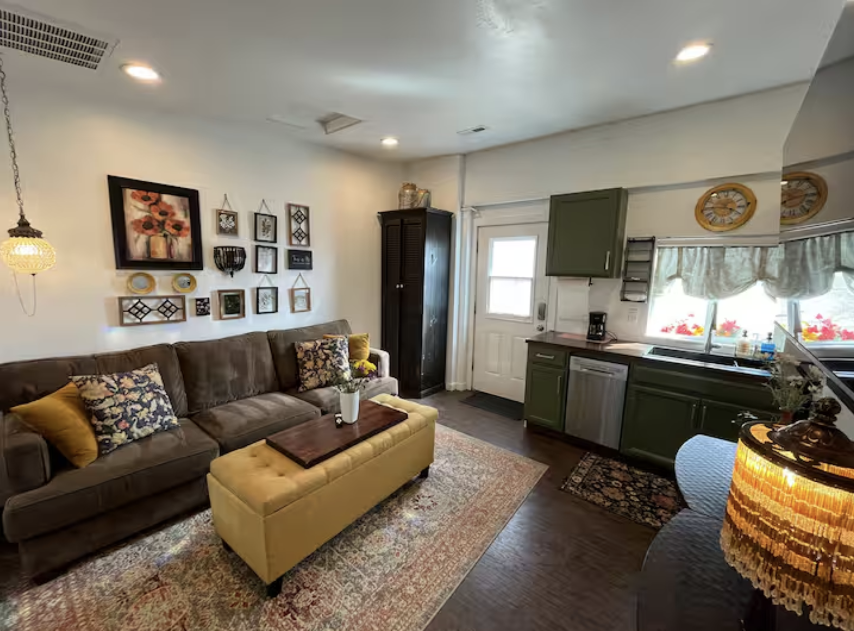 <h3><span style="color: var(--color-wiaxyjrh)">Full Cottage</span></h3>