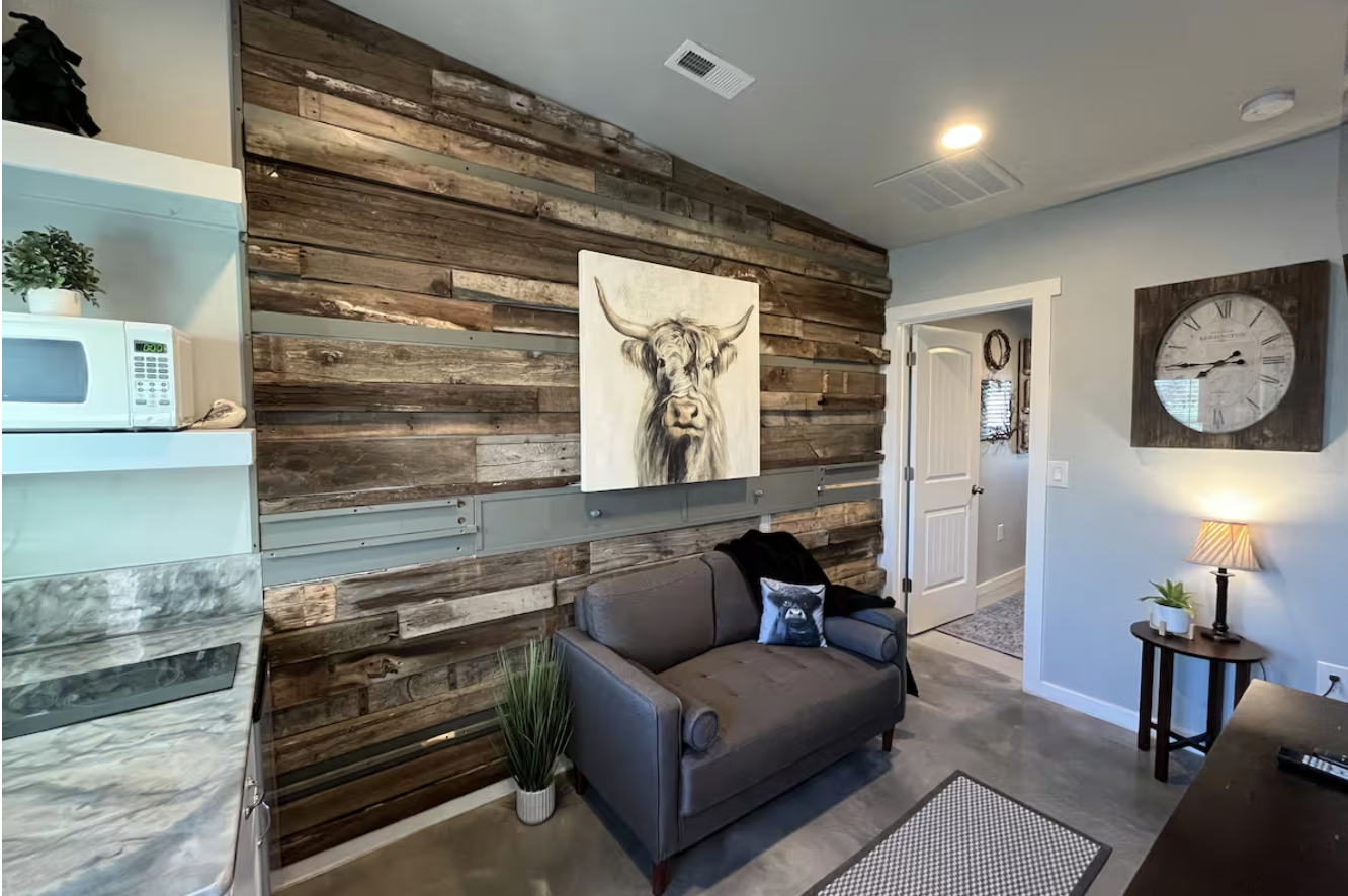 <h3><span style="color: var(--color-wiaxyjrh)">Full Cottage</span></h3>