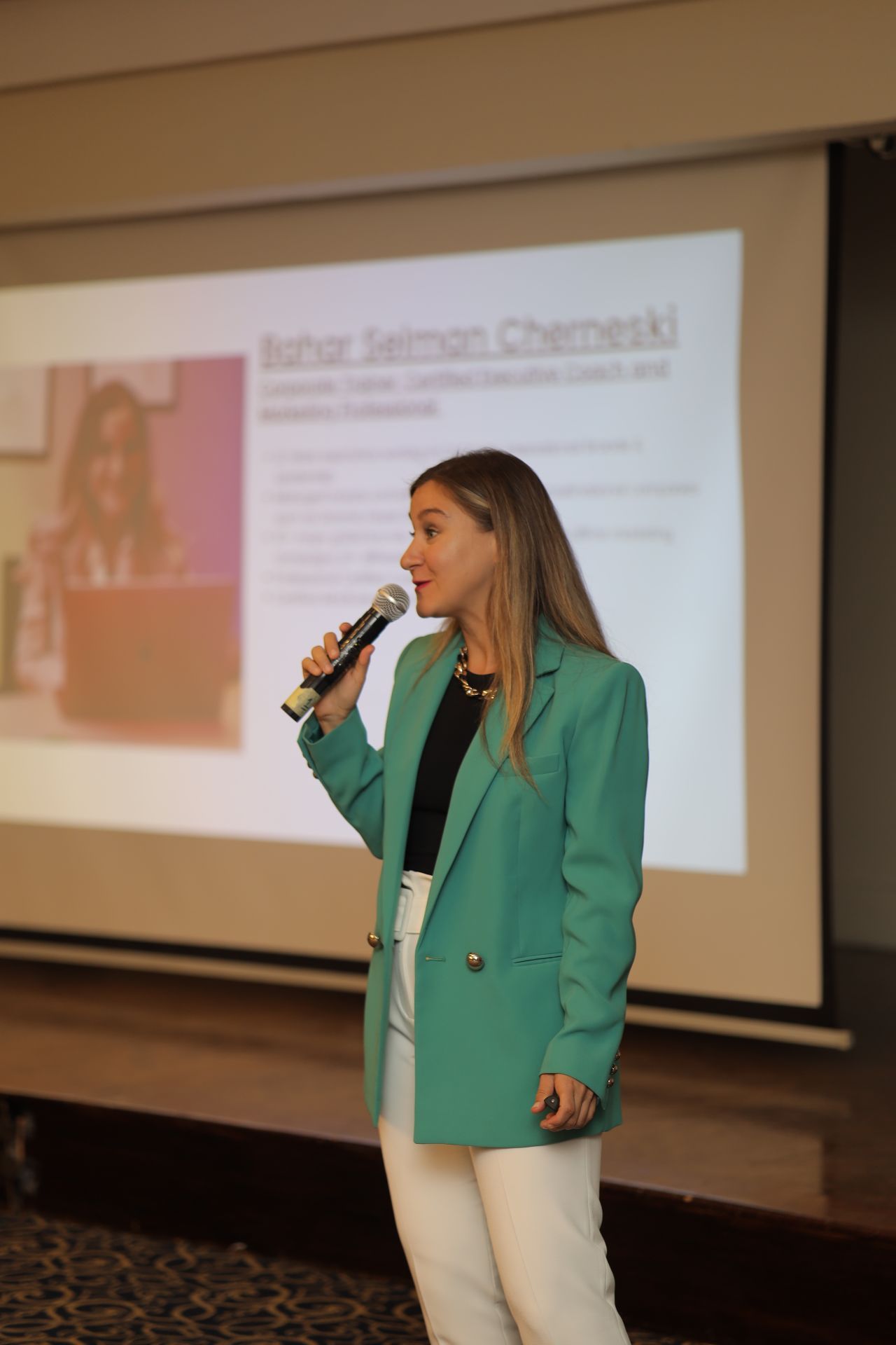 Bahar Selman delivering a leadership presentation