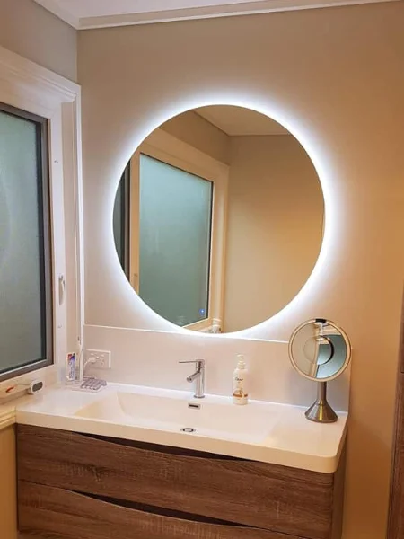 round glass mirror