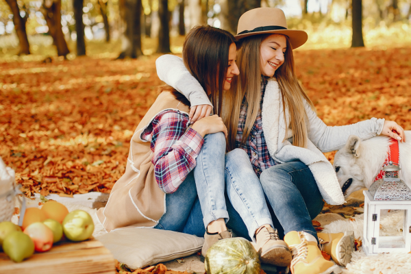lesbian lovers having a picnic