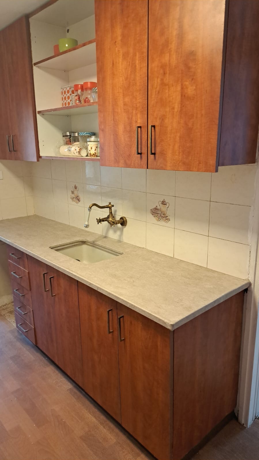 שיש בטפט דמוי אבן גרניט בז' ST560 בהתקנה עצמית - אחרי