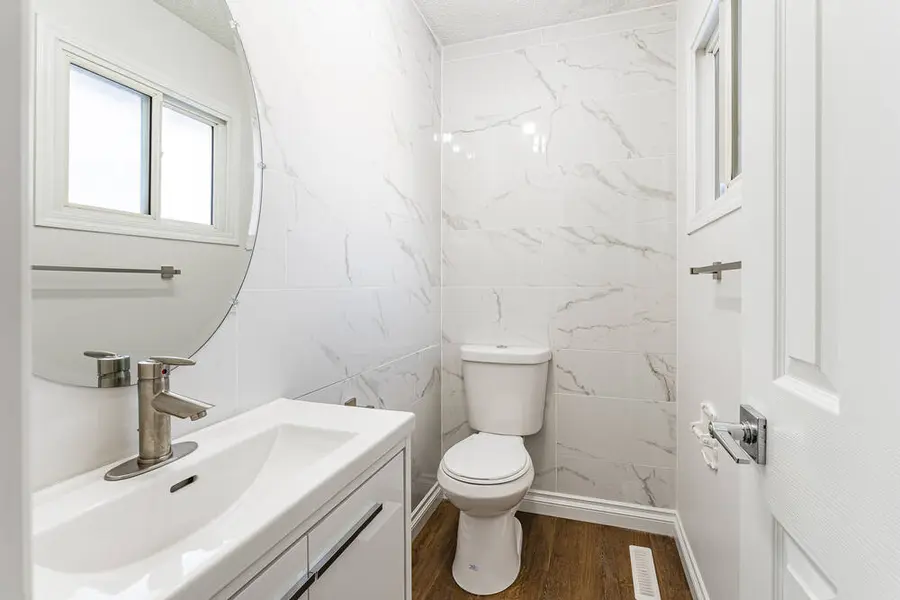 Bathrooms photo 2