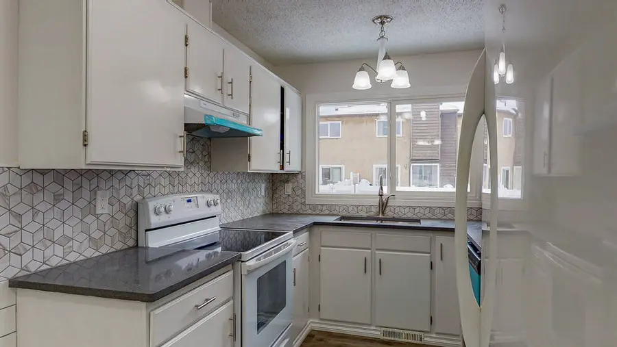Kitchen photo 2