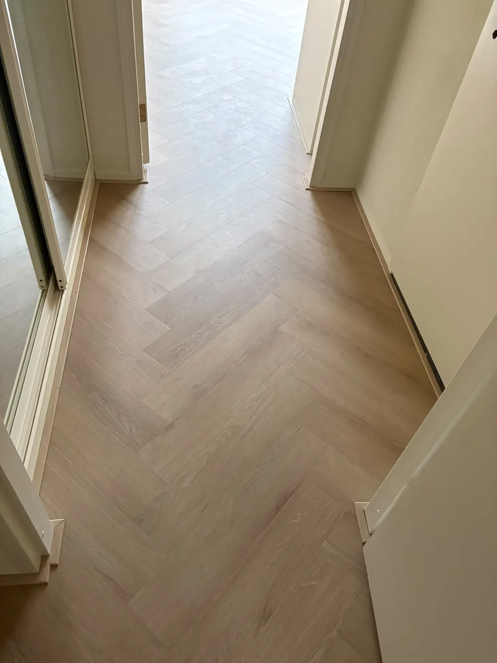 Moderne pvc visgraatvloer in Bilthoven