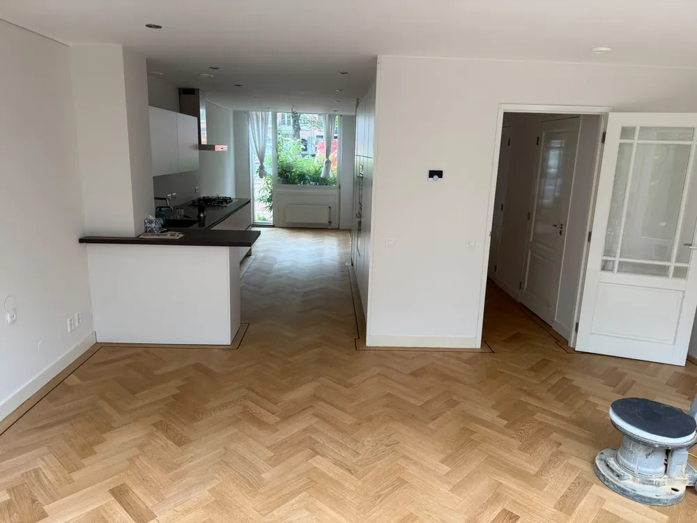 Eiken visgraat leggen en lakken in Vianen, foto 5