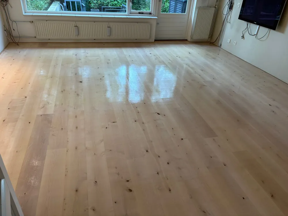 Grenen vloer schuren en lakken in Utrecht, foto 3
