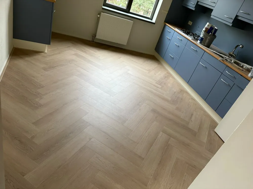 Pvc visgraat leggen in Bilthoven, foto 6