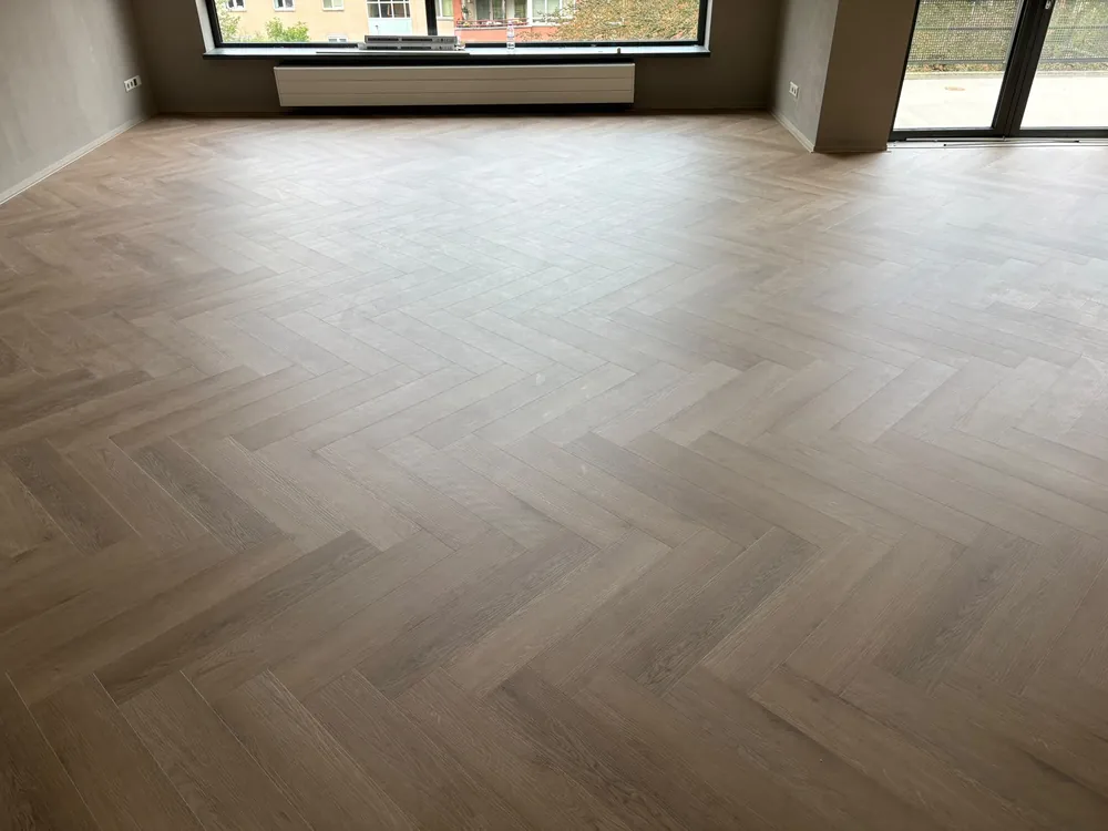 Pvc visgraatvloer gelegd door D&L Parket in Bilthoven
